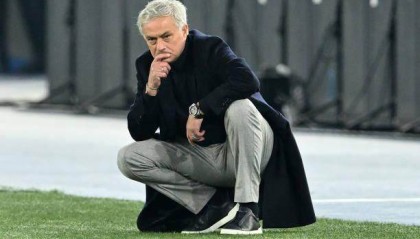 开云体育下载-罗马半程战绩全面不及格！是没钱还是穆帅已老？