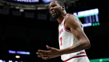 开云体育APP下载-如何应对严密防守？KD：加强对抗&amp;放慢节奏 我拿到球就任我摆布了