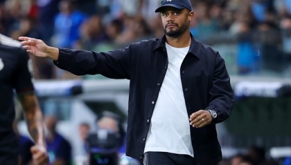 开云体育下载-图片报：孔帕尼罕见进行公开训练，2200名球迷现场观看