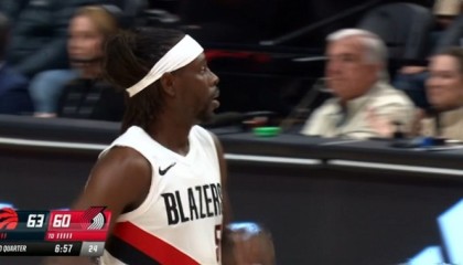 开云官网-廉颇老矣？霍勒迪背运上篮&amp;连中三分球 个人独得8分追上比分