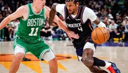 开云体育入口-杰伦格林提前进入“暮年”！41岁老阿姨女友遭“围攻”！|波士顿凯尔特人队|德拉蒙德-格林|菲尼克斯太阳队|纽约尼克斯队|休斯敦火箭队_新浪体育_新浪新闻