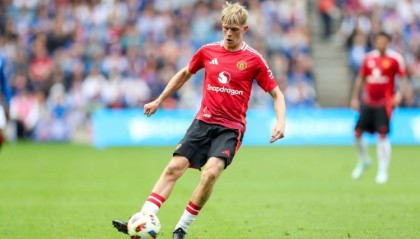 记者：英冠球队赫尔城与曼联谈判，想租借引进22岁中场科利尔